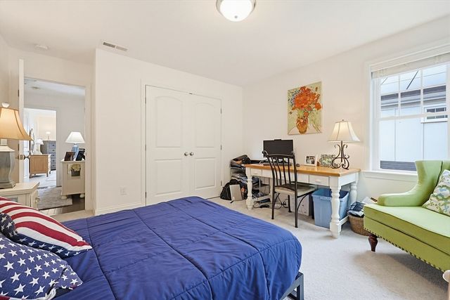 27 Cleary Cir 27, Norfolk, MA 02056