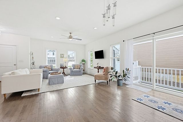 27 Cleary Cir 27, Norfolk, MA 02056