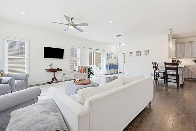 27 Cleary Cir 27, Norfolk, MA 02056