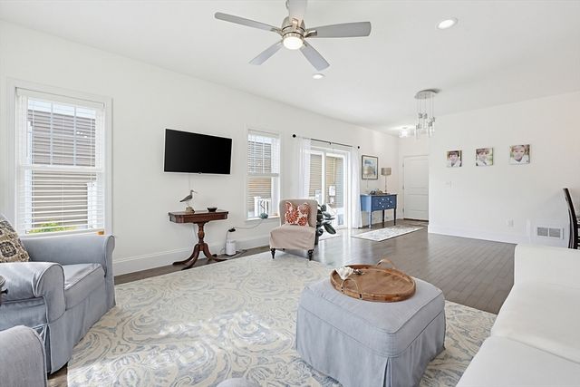 27 Cleary Cir 27, Norfolk, MA 02056