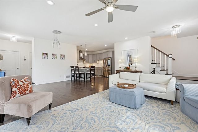 27 Cleary Cir 27, Norfolk, MA 02056