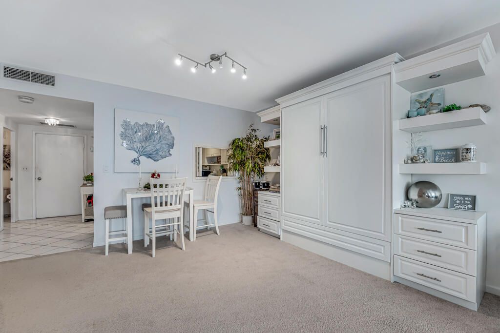 Image 13 of property listing at 3475 S Ocean Boulevard 2130, Palm Beach, FL 33480