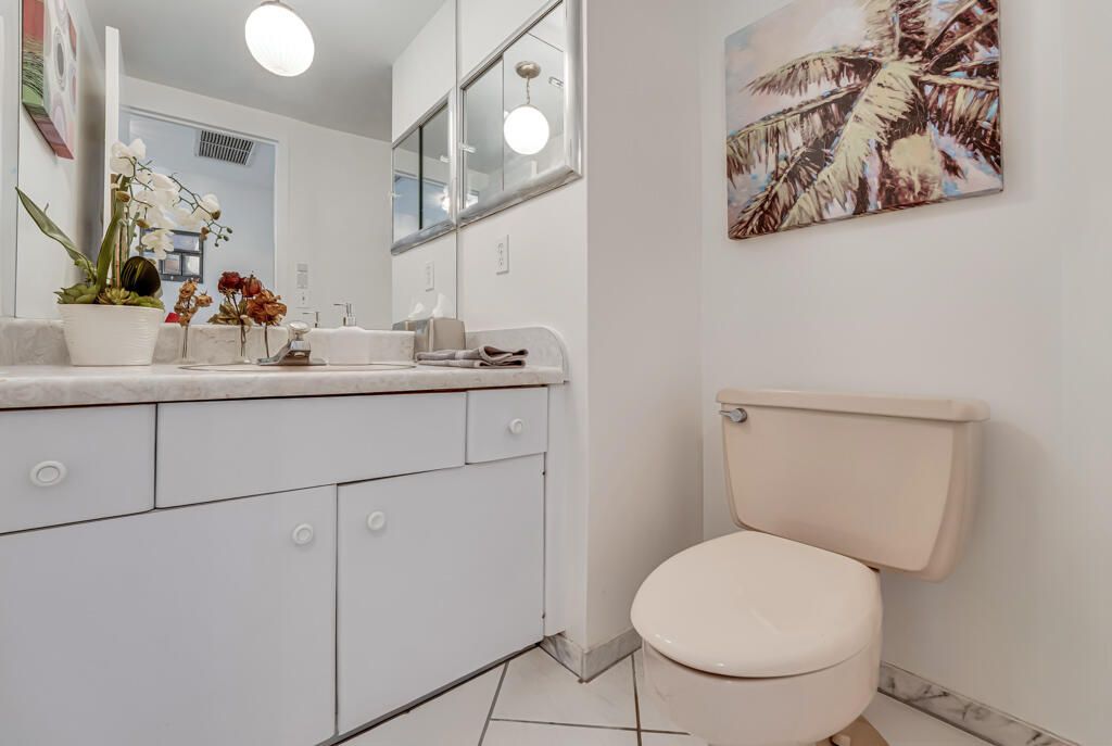 Image 15 of property listing at 3475 S Ocean Boulevard 2130, Palm Beach, FL 33480