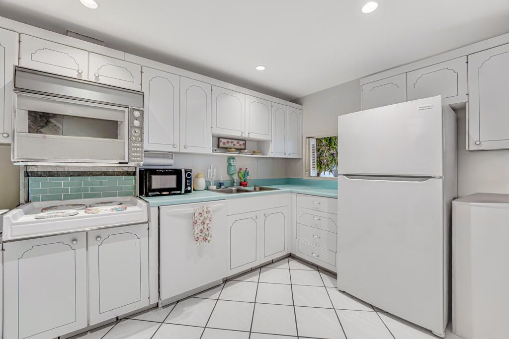 Image 17 of property listing at 3475 S Ocean Boulevard 2130, Palm Beach, FL 33480