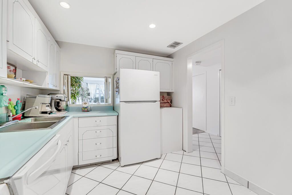 Image 18 of property listing at 3475 S Ocean Boulevard 2130, Palm Beach, FL 33480