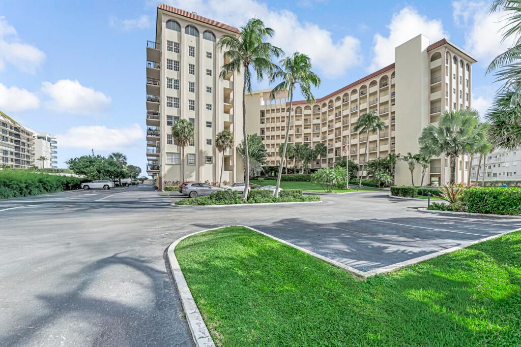 Image 3 of property listing at 3475 S Ocean Boulevard 2130, Palm Beach, FL 33480