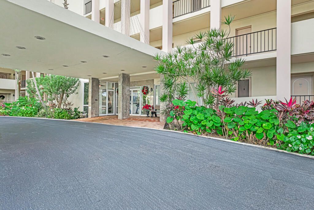 Image 5 of property listing at 3475 S Ocean Boulevard 2130, Palm Beach, FL 33480