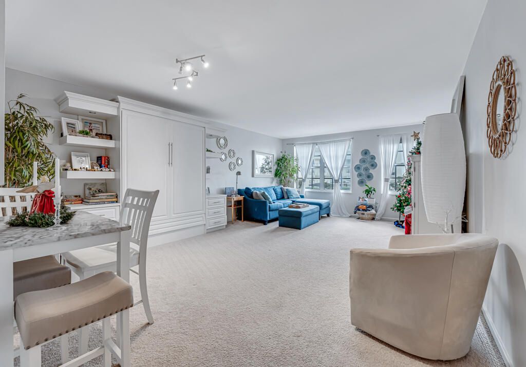 Image 8 of property listing at 3475 S Ocean Boulevard 2130, Palm Beach, FL 33480