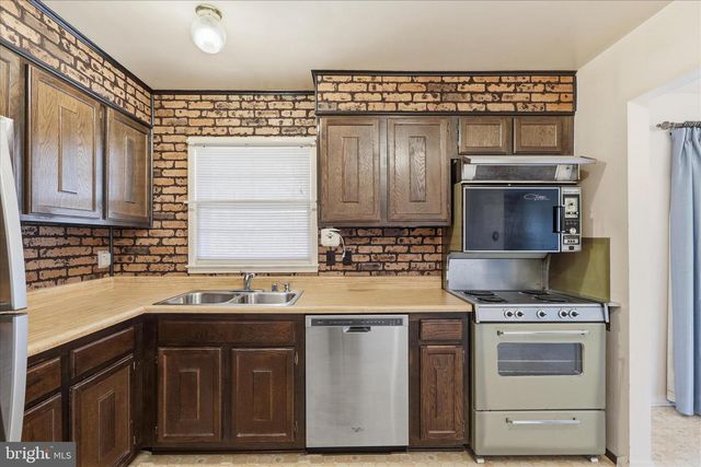 13010 KERRYDALE RD, Woodbridge, VA 22193