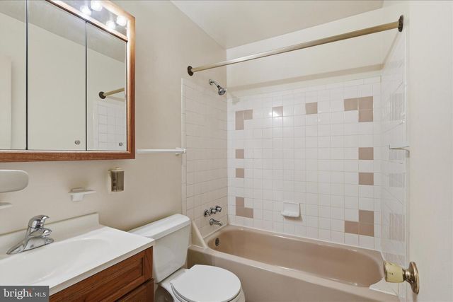 13010 KERRYDALE RD, Woodbridge, VA 22193