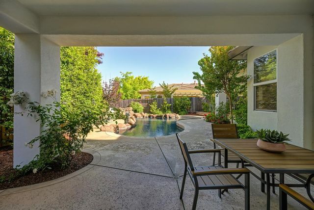 4715 Salem Way, Carmichael, CA 95608