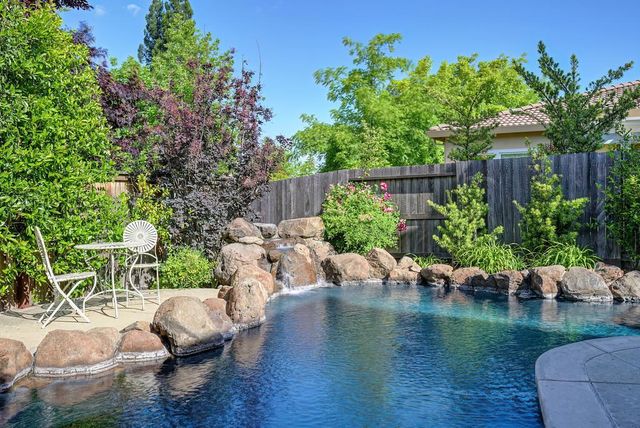 4715 Salem Way, Carmichael, CA 95608