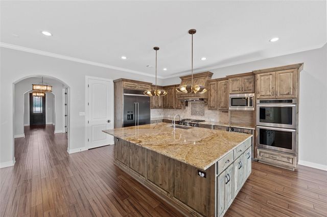 203 Serene Hilltop CIR, Lakeway, TX 78738