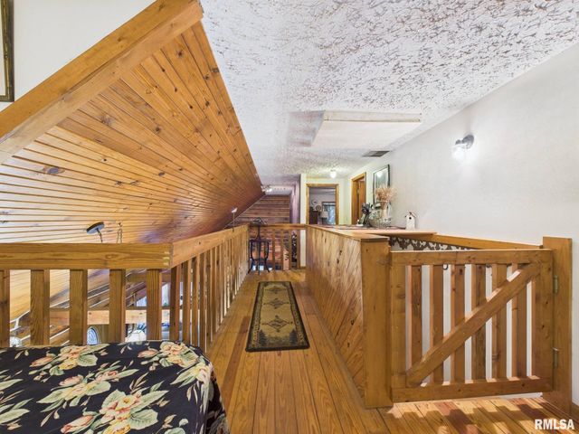 14138 Boyscout Trail, Petersburg, IL 62675