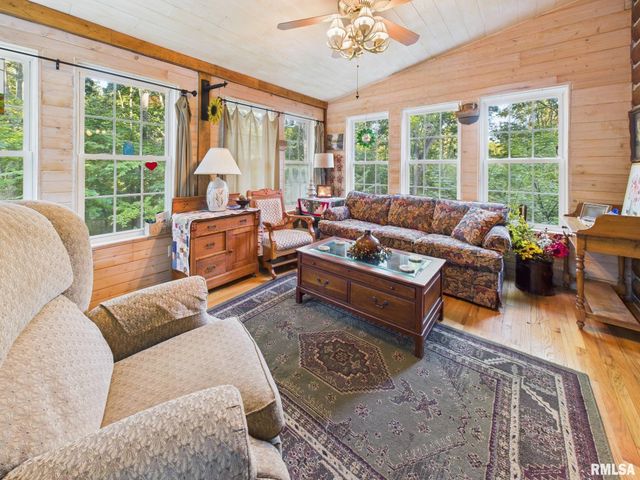 14138 Boyscout Trail, Petersburg, IL 62675