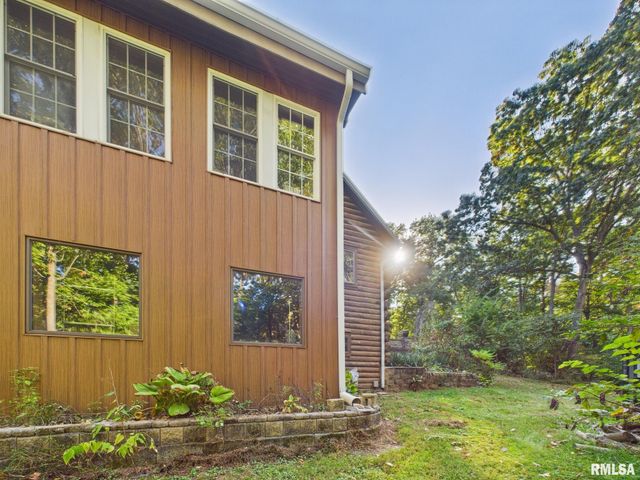 14138 Boyscout Trail, Petersburg, IL 62675