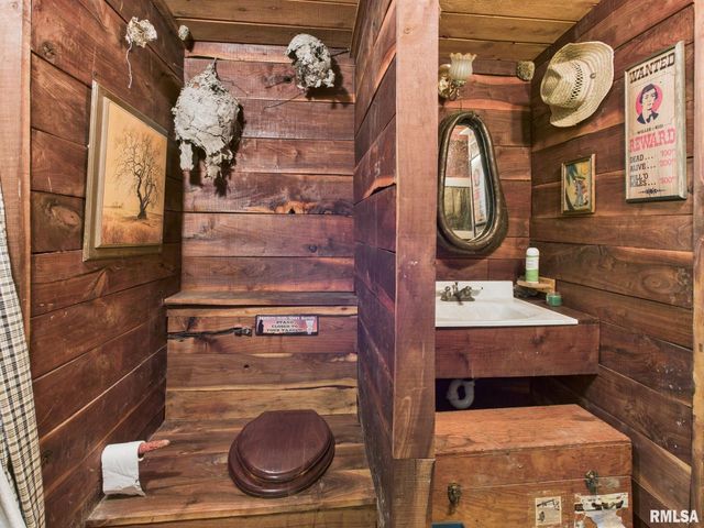 14138 Boyscout Trail, Petersburg, IL 62675