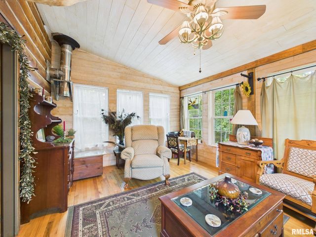 14138 Boyscout Trail, Petersburg, IL 62675