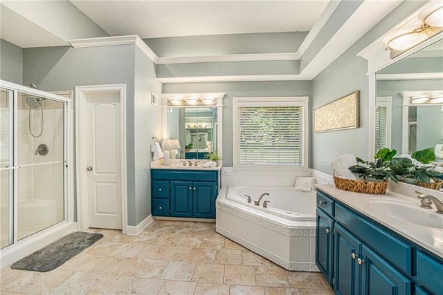 2844 W 143RD Terrace, Leawood, KS 66224