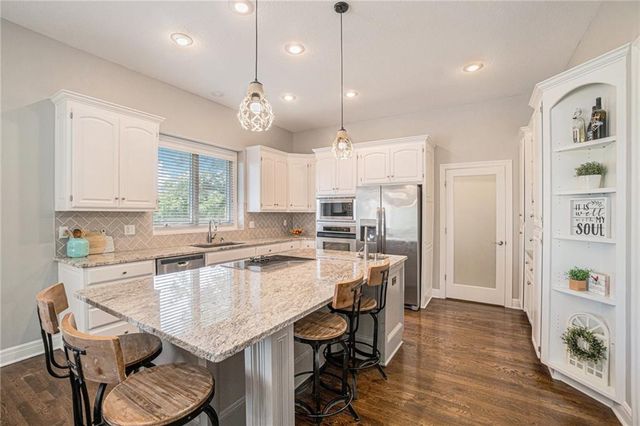 2844 W 143RD Terrace, Leawood, KS 66224