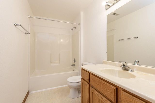 1301 College AVENUE #5F, South Milwaukee, WI 53172