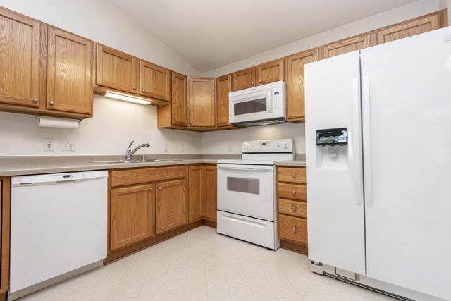 1301 College AVENUE #5F, South Milwaukee, WI 53172
