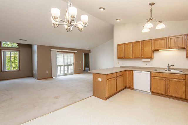 1301 College AVENUE #5F, South Milwaukee, WI 53172