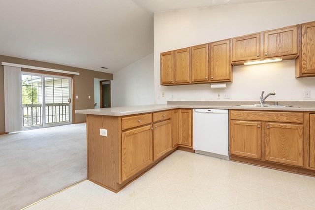 1301 College AVENUE #5F, South Milwaukee, WI 53172