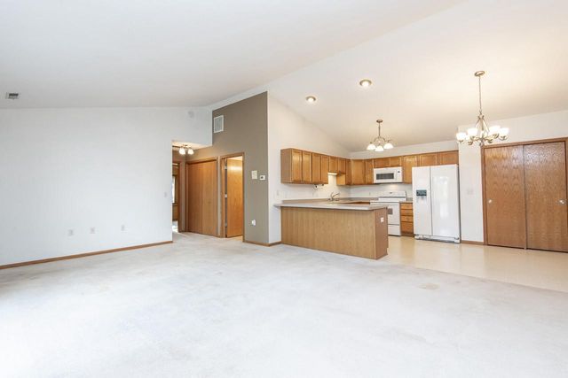 1301 College AVENUE #5F, South Milwaukee, WI 53172
