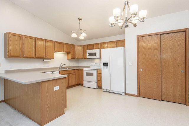 1301 College AVENUE #5F, South Milwaukee, WI 53172