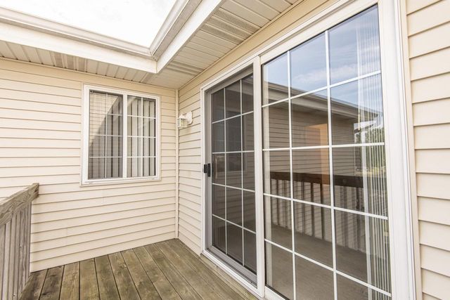 1301 College AVENUE #5F, South Milwaukee, WI 53172