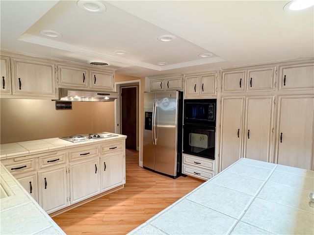 2200 El Portal Drive 9, Bakersfield, CA 93309