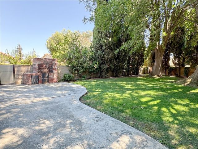 2200 El Portal Drive 9, Bakersfield, CA 93309