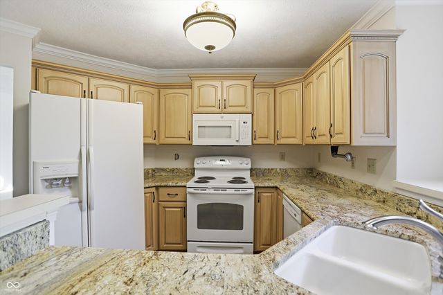 8942 Pine Tree Boulevard, Indianapolis, IN 46256