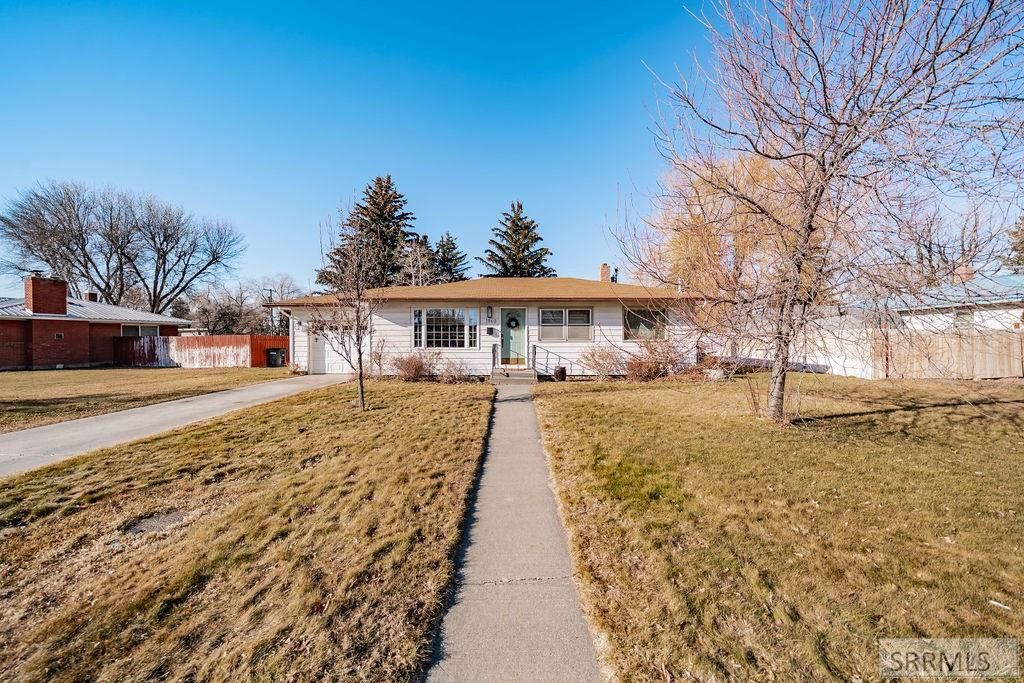 Image 3 of property listing at 1960 Bittern Drive, Ammon, ID 83406