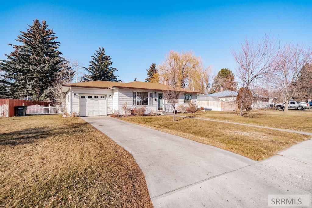Image 5 of property listing at 1960 Bittern Drive, Ammon, ID 83406