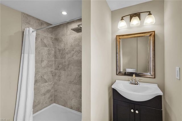 819 Headrow TER, Hampton, VA 23666