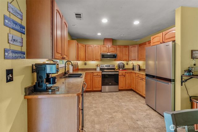 20 N Buckhorn Court, Hoodsport, WA 98548