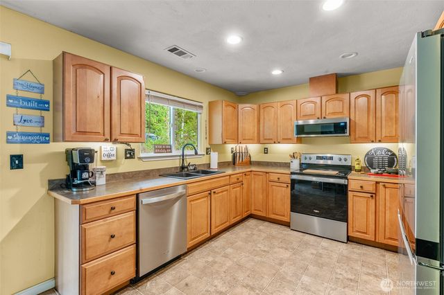 20 N Buckhorn Court, Hoodsport, WA 98548