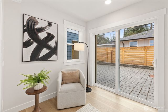 14308 B Roslyn Place N, Seattle, WA 98133