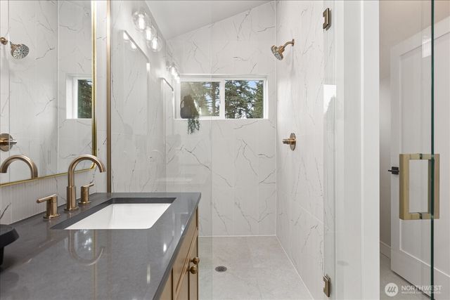 14308 B Roslyn Place N, Seattle, WA 98133