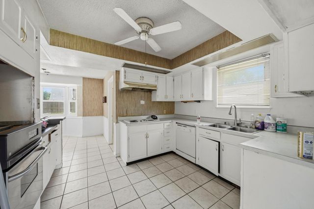 12211 Level Run Street, Meadows Place, TX 77477