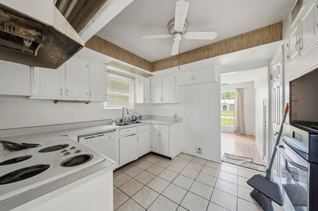12211 Level Run Street, Meadows Place, TX 77477