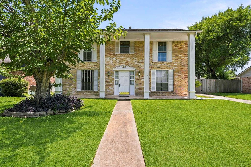 12211 Level Run Street, Meadows Place, TX 77477