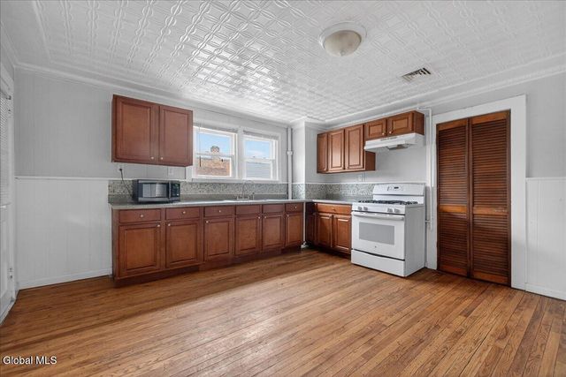 1266 5th Avenue, Troy, NY 12180