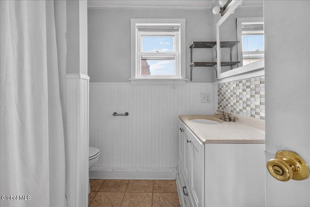 1266 5th Avenue, Troy, NY 12180