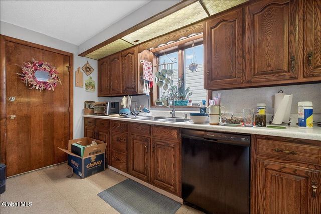 1266 5th Avenue, Troy, NY 12180