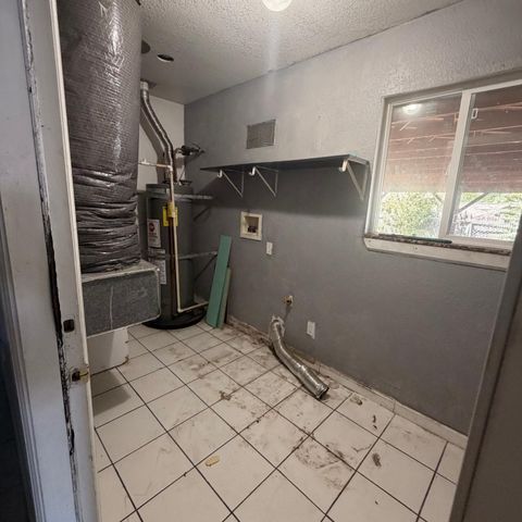 2032 E 9th St, Stockton, CA 95206