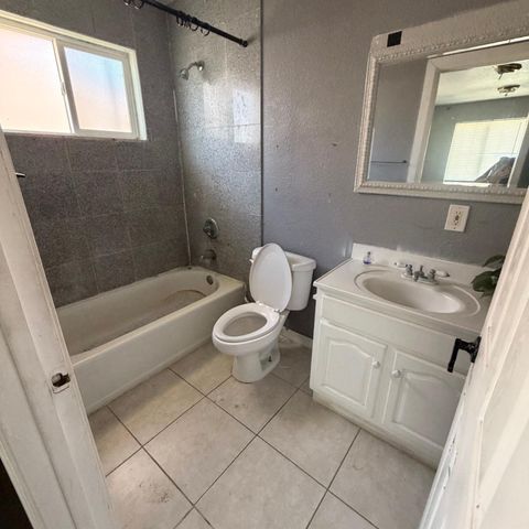 2032 E 9th St, Stockton, CA 95206