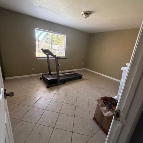 2032 E 9th St, Stockton, CA 95206